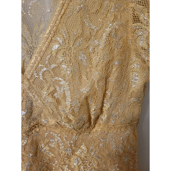 Shimmering Gold Lace Top Size L - Picture 2 of 5